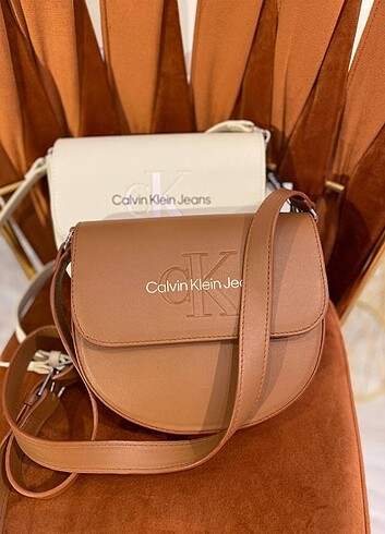 Calvin Klein Sculpted Saddle 