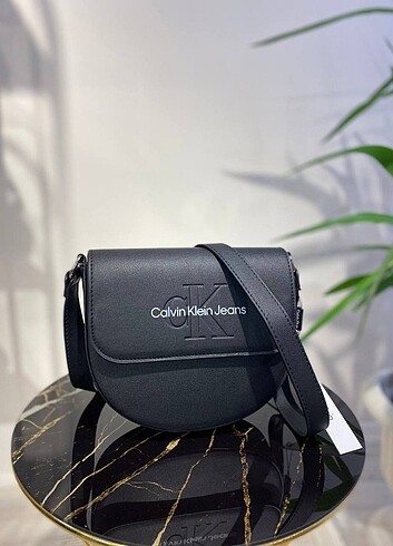 Calvin Klein Calvin Klein Sculpted Saddle 