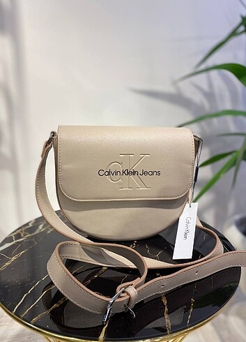  Beden Calvin Klein Sculpted Saddle 