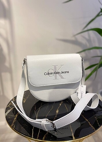  Beden çeşitli Renk Calvin Klein Sculpted Saddle 