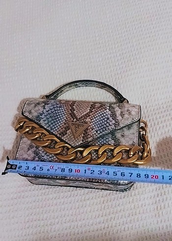 Beden çeşitli Renk Guess Yılan Desenli Zincir Detaylı Deri Çanta