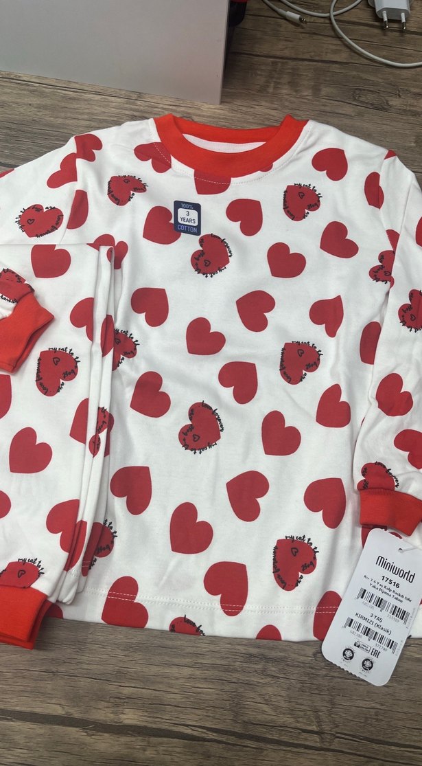 Kırmızı Kalp Desenli Çocuk İçlik - Görsel 2