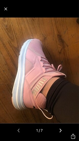 Spor ayakkabi ve gomlek