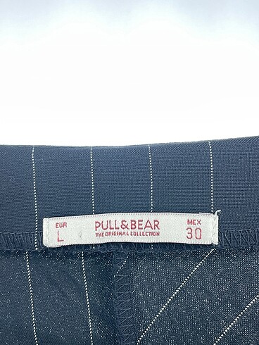 30 Beden siyah Renk Pull and Bear Mini Etek %70 İndirimli.