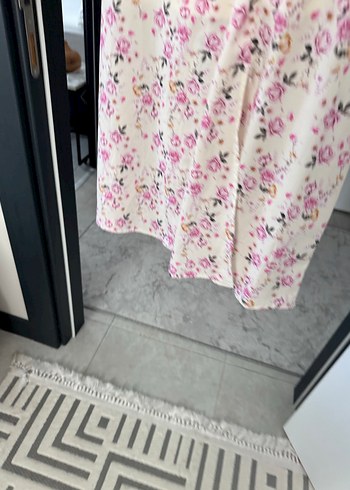 Pembe Baskılı Uzun Yırtmaçlı elbise