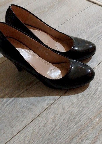 Diger Siyah Rugan Stiletto Topuklu Kadın Ayakkabı