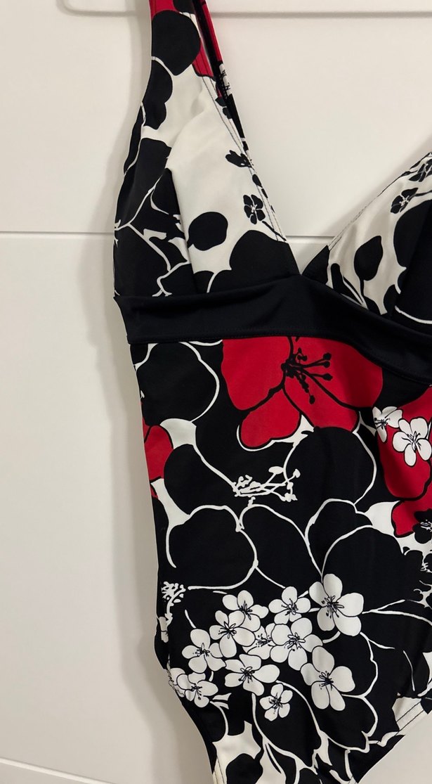 Çiçek Desenli Kadın Uzun Mayo - Görsel 3