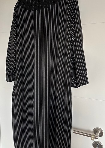 Uzun Siyah Çizgili Kadın Giyisi - Görsel 4