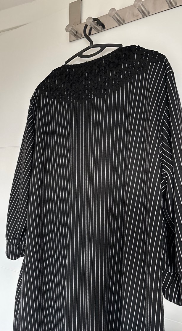 Uzun Siyah Çizgili Kadın Giyisi - Görsel 5