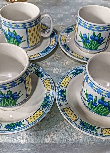 Vintage 4 adet nescafe fincanı 