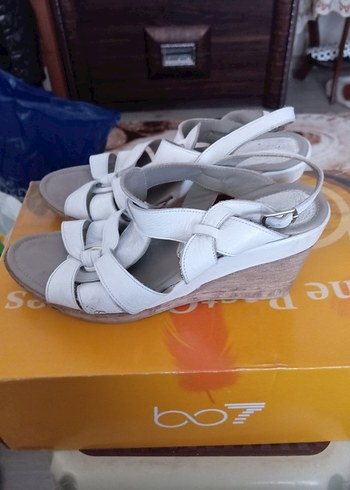 Beyaz Kadın Dolgu Topuklu Sandalet - Görsel 3