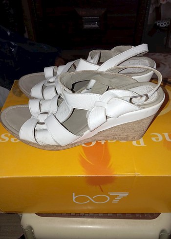 Beyaz Kadın Dolgu Topuklu Sandalet - Görsel 4