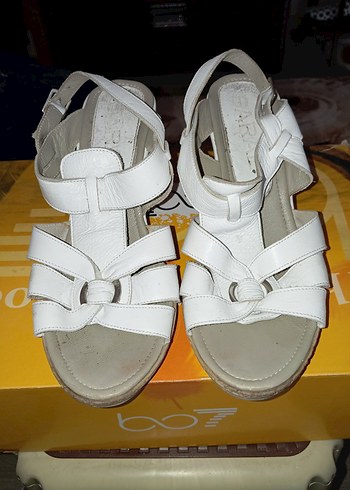 Beyaz Kadın Dolgu Topuklu Sandalet - Görsel 2