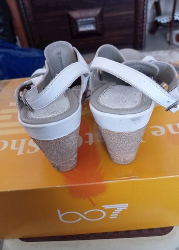 Beyaz Kadın Dolgu Topuklu Sandalet - Görsel 5