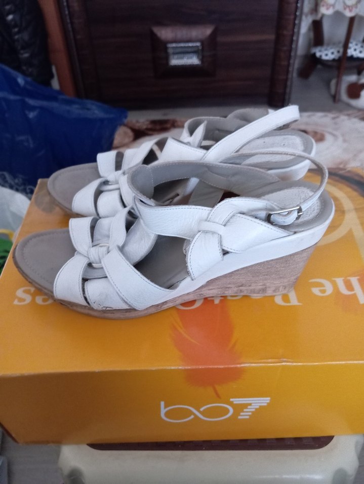 Beyaz Kadın Dolgu Topuklu Sandalet - Görsel 3