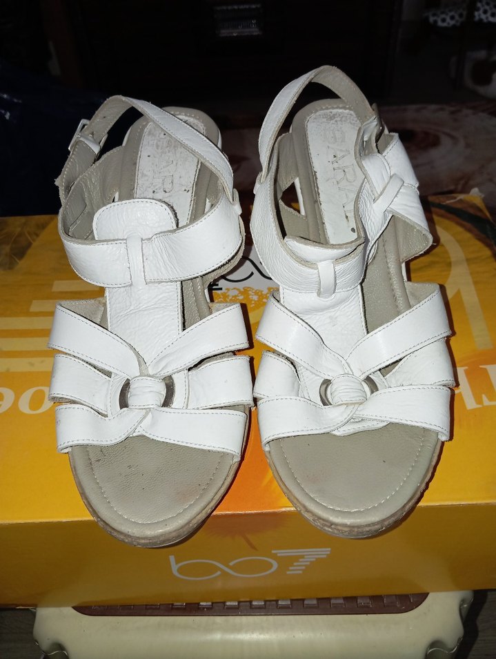 Beyaz Kadın Dolgu Topuklu Sandalet - Görsel 2