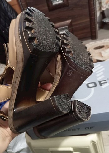 Bej Deri Püsküllü Kadın Dolgu Topuklu Sandalet - Görsel 6