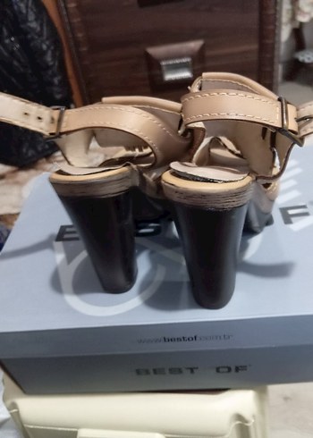 Bej Deri Püsküllü Kadın Dolgu Topuklu Sandalet - Görsel 4