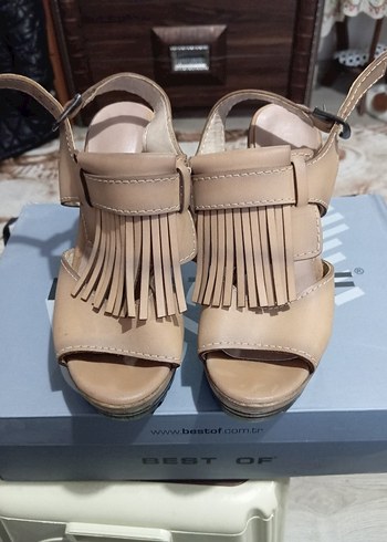 Bej Deri Püsküllü Kadın Dolgu Topuklu Sandalet - Görsel 2