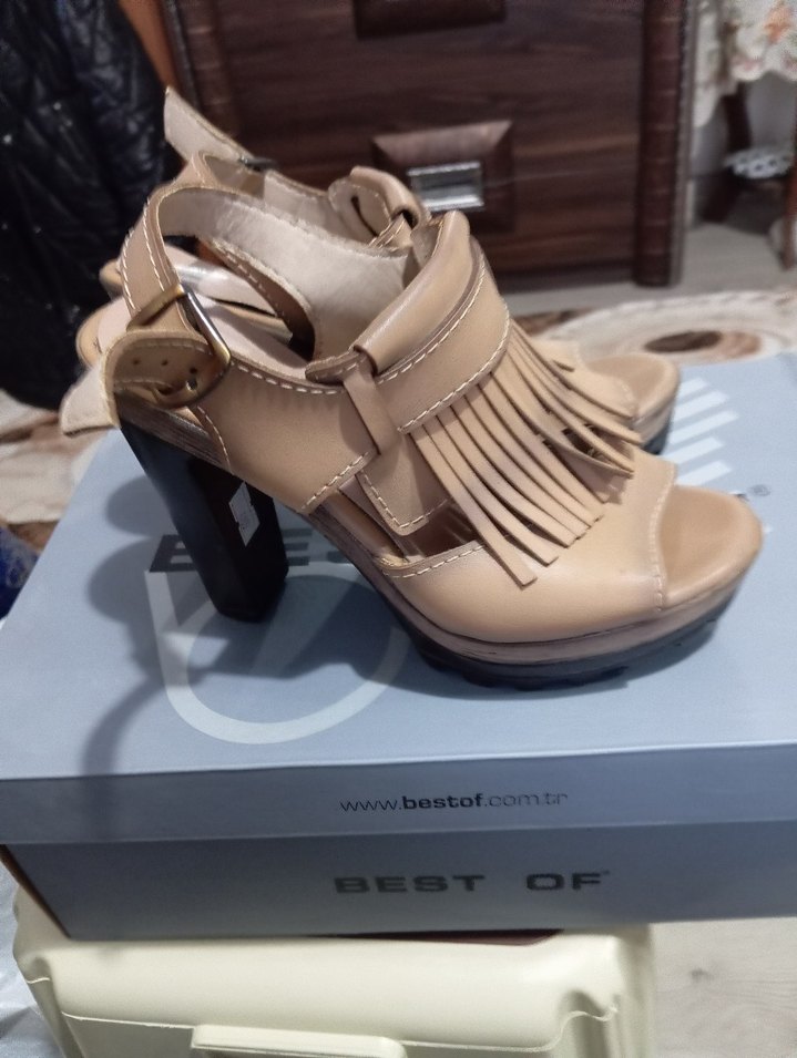 Bej Deri Püsküllü Kadın Dolgu Topuklu Sandalet - Görsel 5