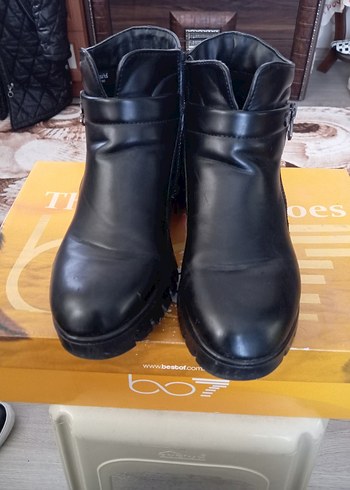 Siyah Tokalı Kadın Topuklu Bot - Görsel 2