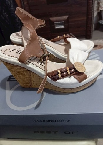 Bej Toka Detaylı Dolgu Topuklu Kadın Ayakkabı - Görsel 3