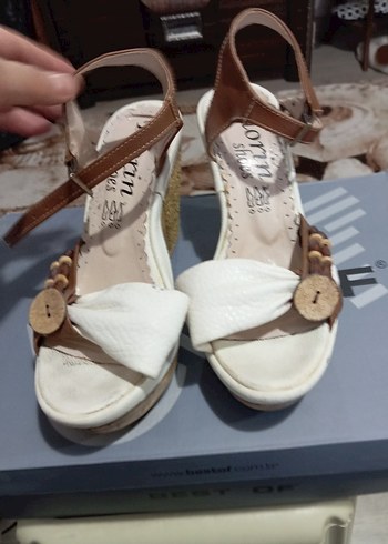 Bej Toka Detaylı Dolgu Topuklu Kadın Ayakkabı - Görsel 5