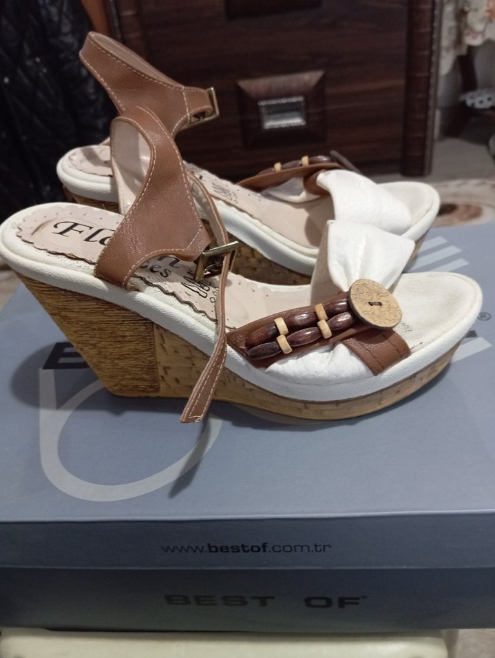 Bej Toka Detaylı Dolgu Topuklu Kadın Ayakkabı - Görsel 3