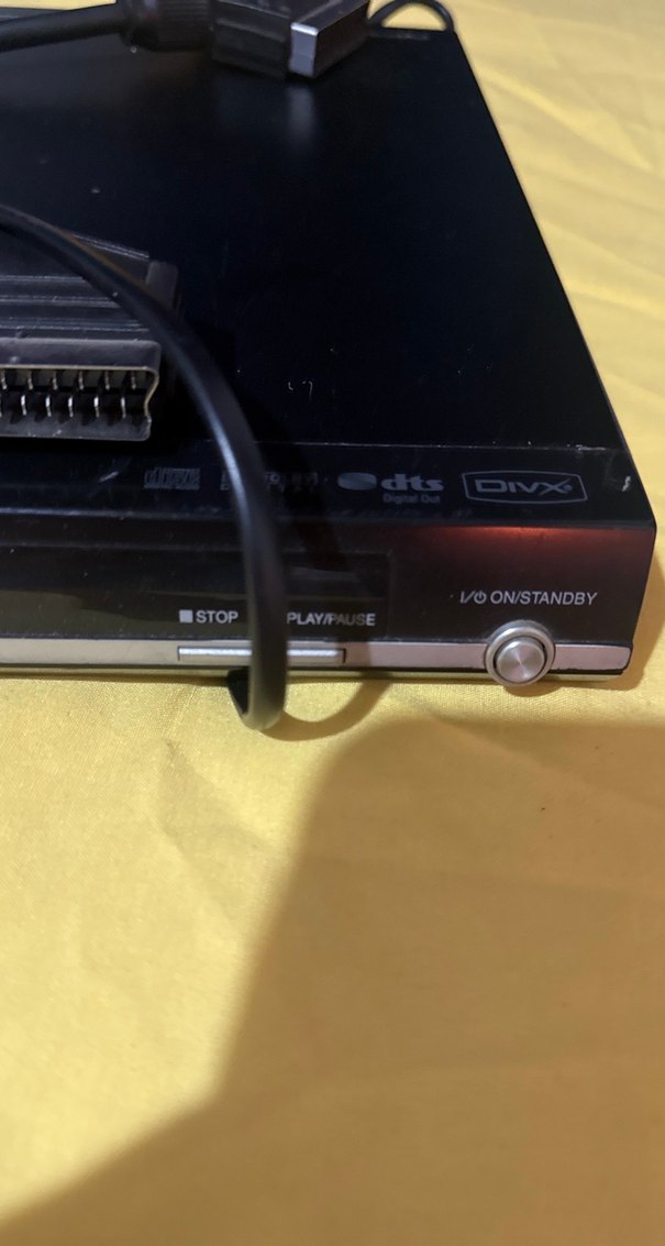 Gri DVD Oynatıcı ve Uzaktan Kumanda - Görsel 2