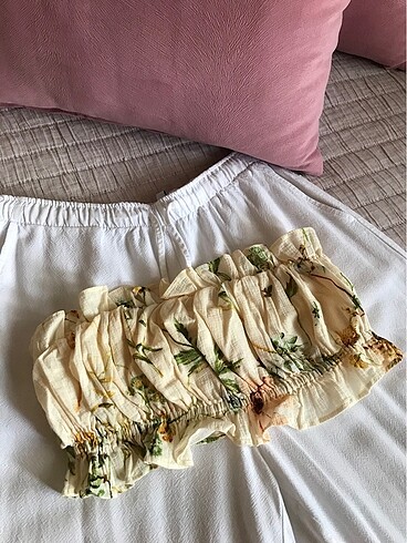 H&M H&M butter yellow crop