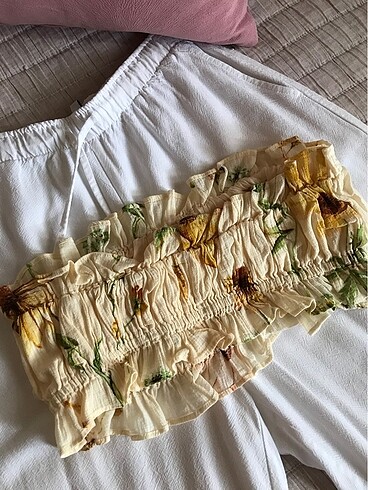 s Beden H&M butter yellow crop