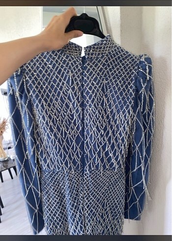 Satılık Mavi Desenli Uzun Drapeli Kadın Tesettür Abiye Elbise - Görsel 3