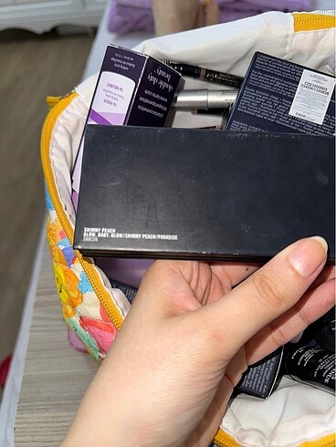 Beden Mac hyper real glow