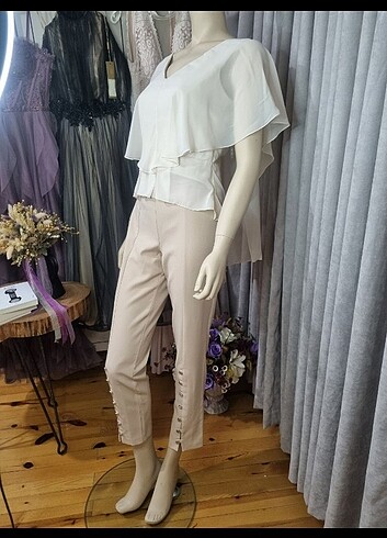 42 Beden Zara 42 Pantolon 300 38ve42 olmak üzere 2 adet vardır buluz350