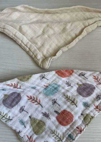 Nakışlı Çok Renkli Gri Bebek Önlüğü - Görsel 3