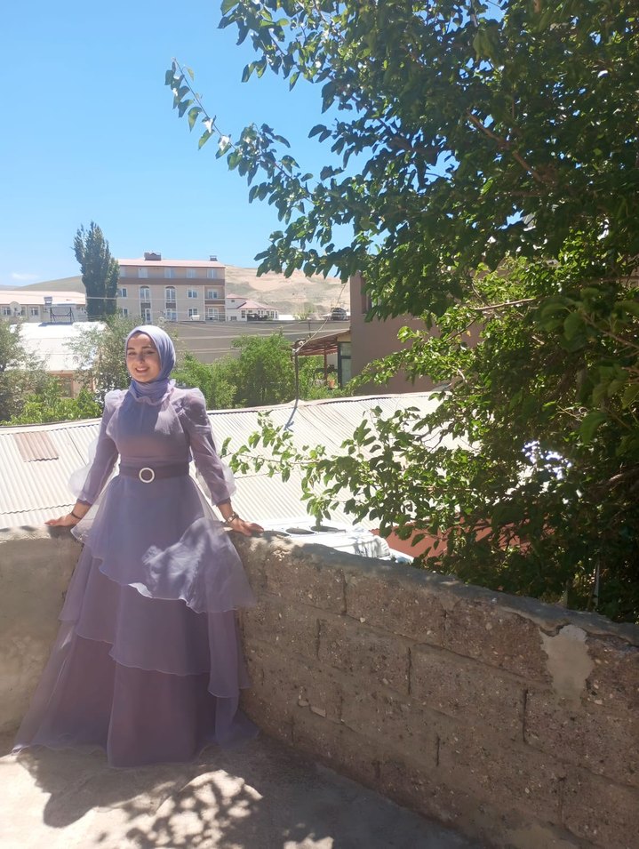 Uzun Mor Transparan Tül Detaylı Gece Elbisesi - Görsel 2