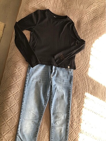 Yüksel bel jean ve beli kısa sweat