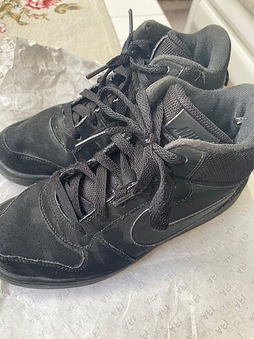 37,5 Beden Nike bilekli siyah ayakkabı