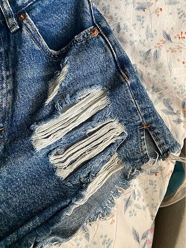 32 Beden mavi Renk Pull&bear kot şort