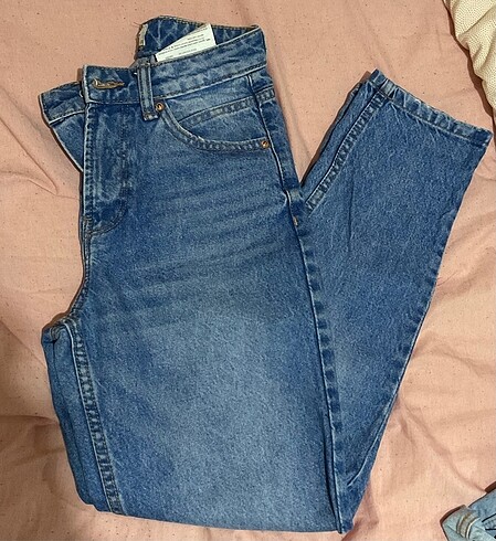 Bershka kot mom jean