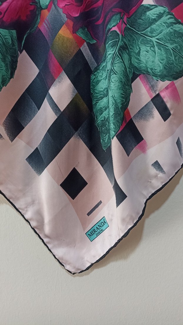 Çiçekli Eşarp - Görsel 2