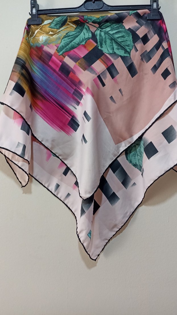 Çiçekli Eşarp - Görsel 3