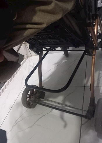 Kahverengi Bebek Arabası bıraz yıprandıgı ıcın ucuz yazdım - Görsel 7