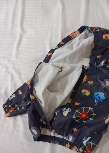 Çocuk Kapüşonlu Renkli Baskılı Yağmurluk - Görsel 3