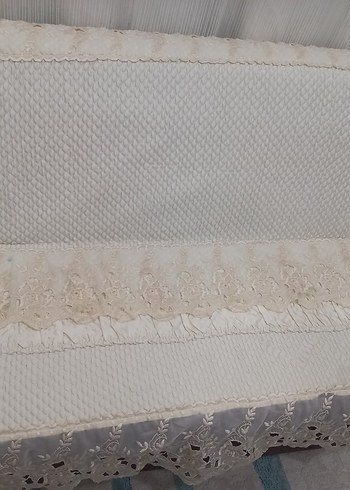 İşlemeli Beyaz Yatak Örtüsü - Görsel 4