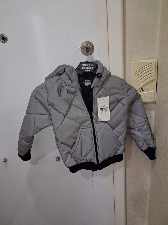 Kapüşonlu Erkek Çocuk Gri Mont - Görsel 2