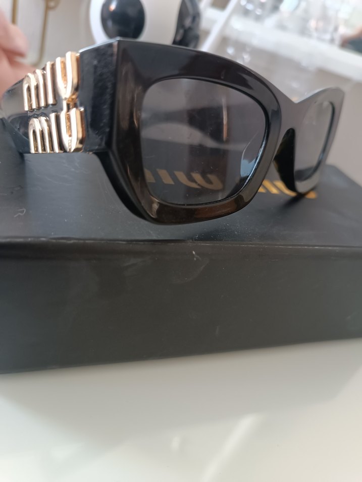 Miu Miu Kadın Parlak Altın Tokalı Gözlük - Görsel 2