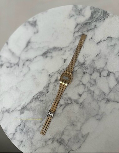 Beden altın Renk Casio Retro model kol saati