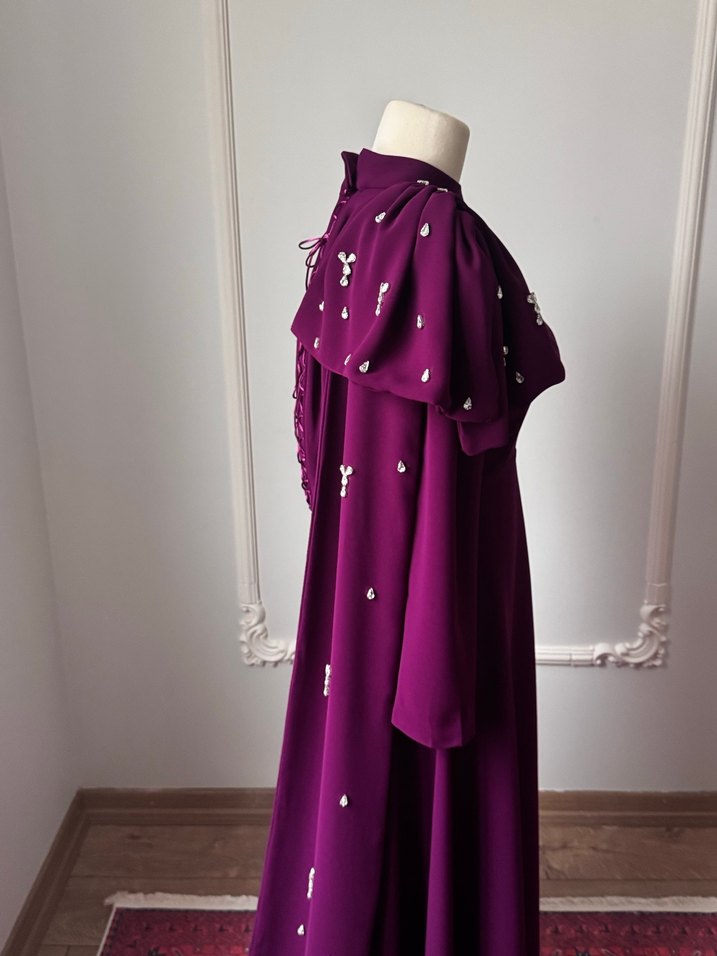 Uzun Mor Nakışlı tesettür abiye - Görsel 4