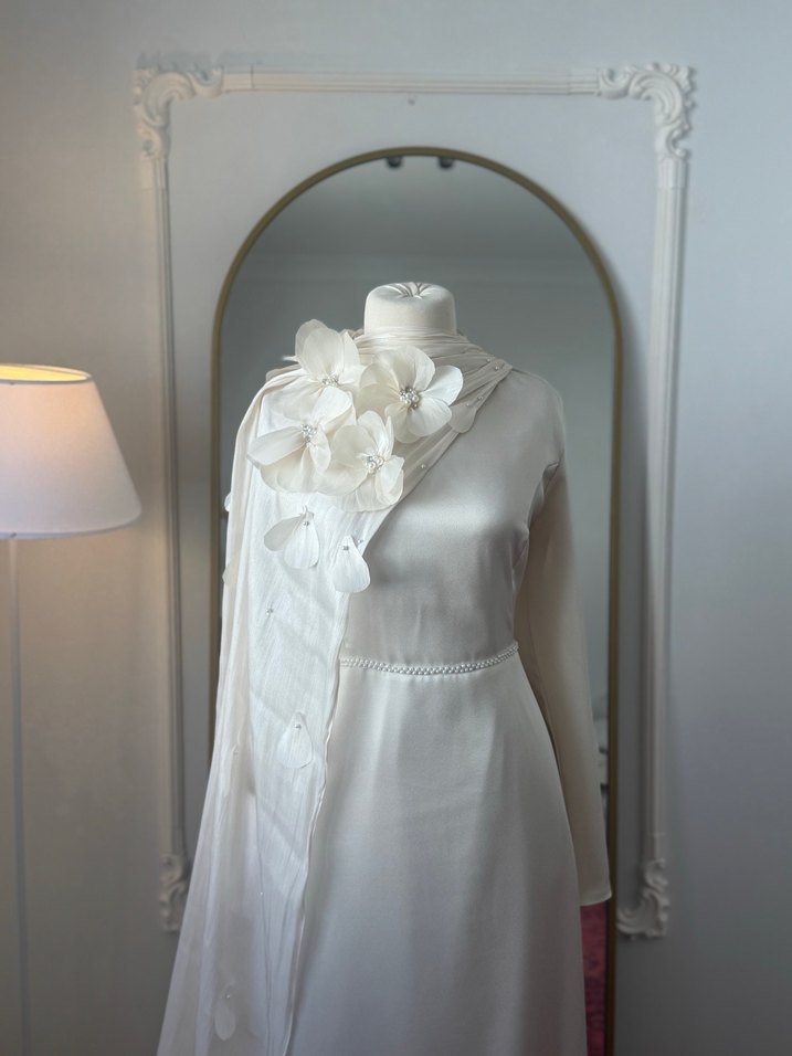 Tesettür nişan çekim abiyesi - Görsel 3